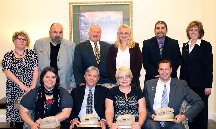 Front row, left to right: Matt Gabler, Distinguished Ambassador, Marcella Jo Lucas, Outstanding Alumni, Dan Kohlhepp, Distinguished Ambassador, and Jessica Noland, Outstanding Young Alumni. Back row, left to right: Melanie Hatch with award presenters Nick Suplizio, Sheri Little, Ryan McCombie, Tony Vallone, and Jackie Atkins.