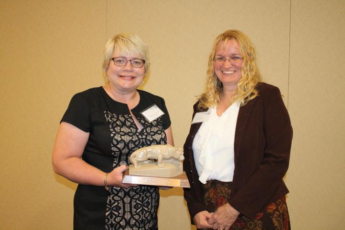 Outstanding Alumni Award Marcella Jo Lucas '89, was presented heraward by Sheri Little '88